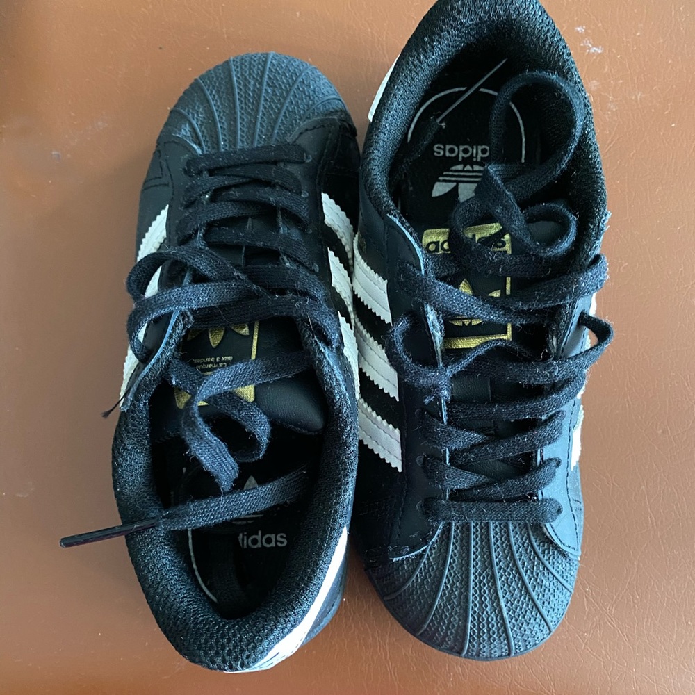 Kids sneakers